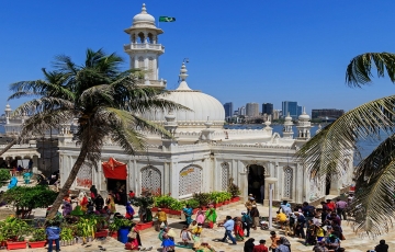 Magical 3 Days Mumbai Religious Vacation Package