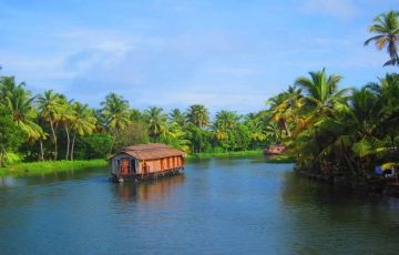 Pleasurable 4 Days 3 Nights Munnar, Thekkady with Alleppey Tour Package