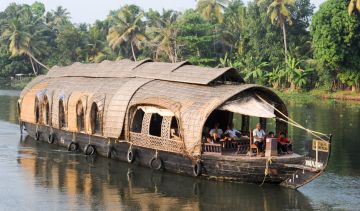 4 Days Munnar with Alleppey Family Vacation Package