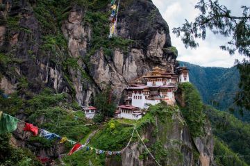 Experience 7 Days Bhutan to Punakha Luxury Vacation Package