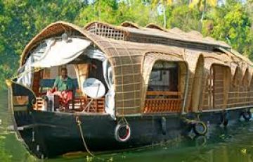 Family Getaway 4 Days 3 Nights Munnar with Alleppey Tour Package