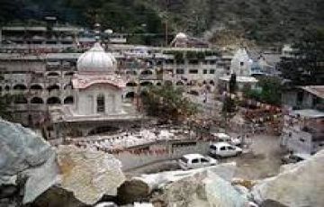 Family Getaway 6 Days Delhi to Manikaran Tour Package