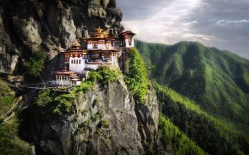 Family Getaway 6 Days Paro to Thimphu Monastery Holiday Package