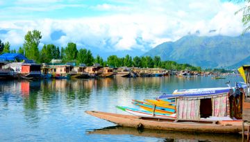 Family Getaway Gulmarg Tour Package from Srinagar