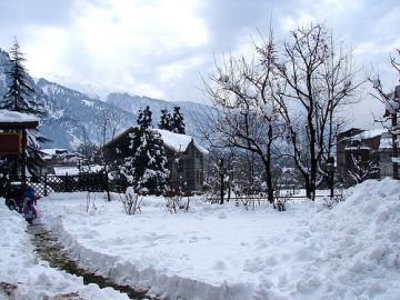 Family Getaway Manali Tour Package for 4 Days from Chandigarh