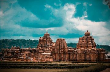 Heart-warming Hampi Tour Package from Badami