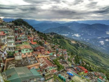 Family Getaway 5 Days 4 Nights Gangtok, Darjeeling and New Delhi Tour Package