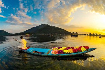 Srinagar and New Delhi Tour Package for 2 Days from New Delhi