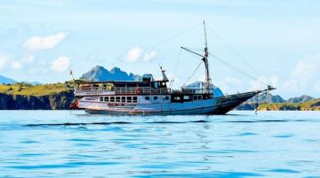 Hatamin Island - Labuan Bajo Friends Tour Package for 2 Days