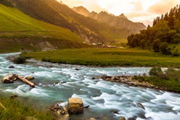 4N/5D SCENIC KASHMIR TOUR PACKAGE FOR 4 PAX