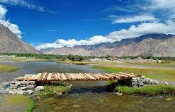 5 Days 4 Nights  LADAKH Holiday Package by DAY TO DAY VACATIONS