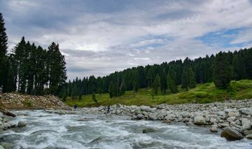 5 Days 4 Nights Srinagar-Gulmarg-Pahalgam Tour Package by Travel Leads Holidays