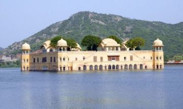 Heart-warming 3 Days 2 Nights Jaipur Palace Holiday Package