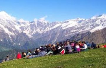 Family Getaway 4 Days Manali Snow Trip Package