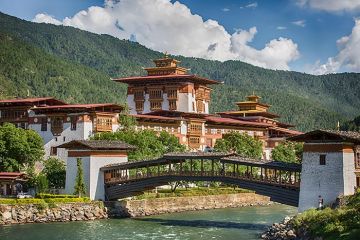 Experience 7 Days Bhutan to Punakha Luxury Vacation Package