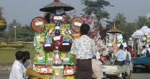 Full Moon Day of Tazaungmone 2019 in Myanmar, photos, Fair,Festival ...