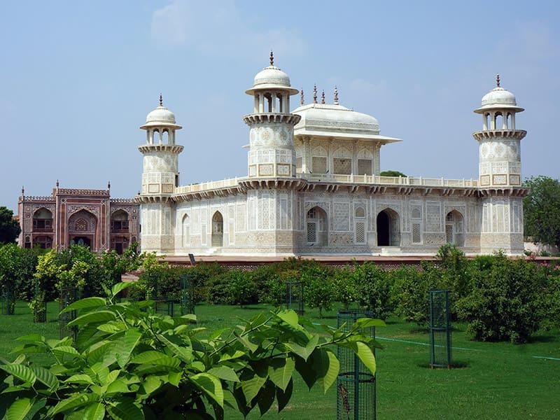 Beautiful 3 Days Agra and New Delhi Holiday Package
