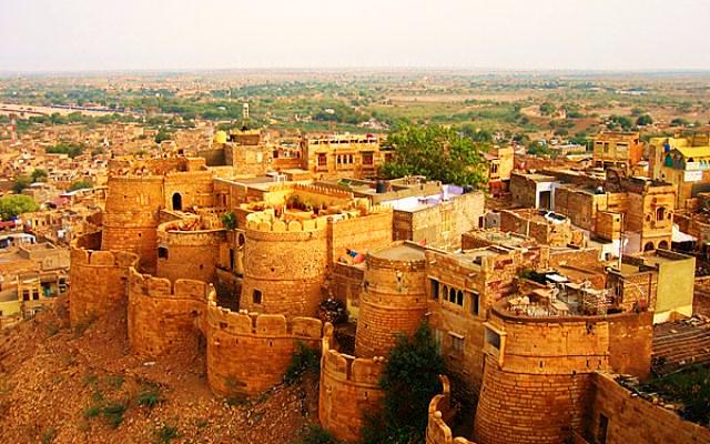 Date with Jaisalmer Fort in Rajasthan , India - places to 