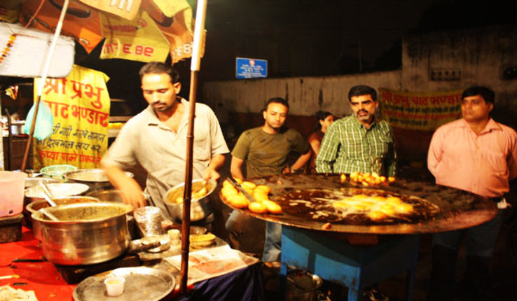 10 Most Famous Joints to Enjoy Street Food in Delhi - Hello Travel Buzz