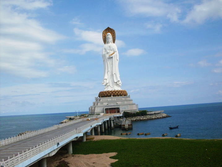 8 Tallest Statues In The World - Hello Travel Buzz