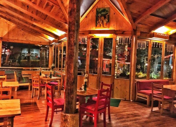 best-places-to-eat-in-manali-food-lovers-delight-right-from-the