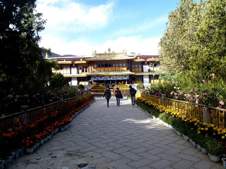 Norbulingka Trip Packages