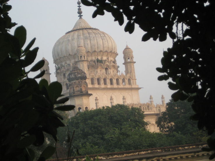 Bahu Begums Tomb Trip Packages