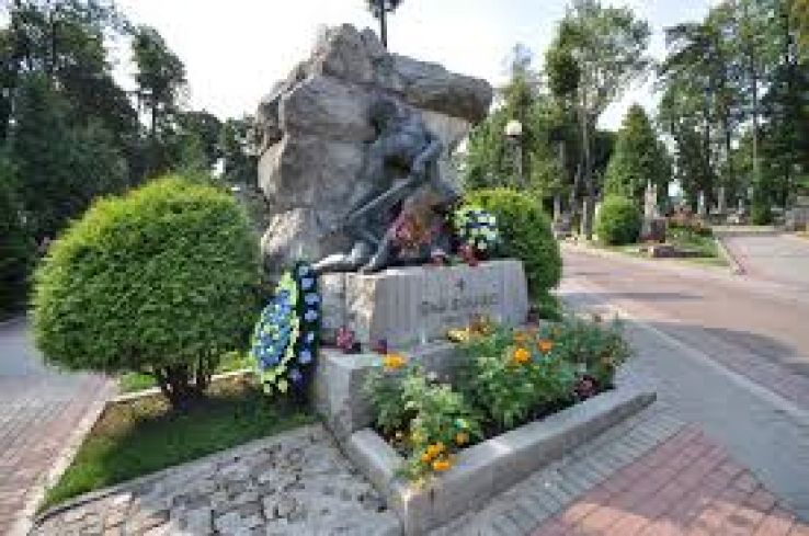 Lychakiv Cemetery Trip Packages