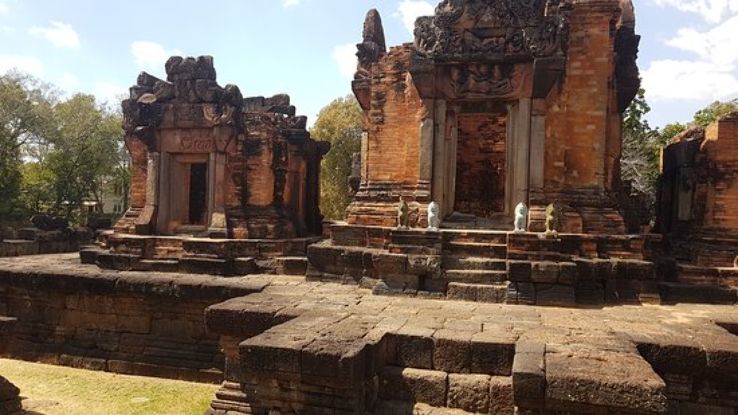 Prasat Pueai Noi Trip Packages