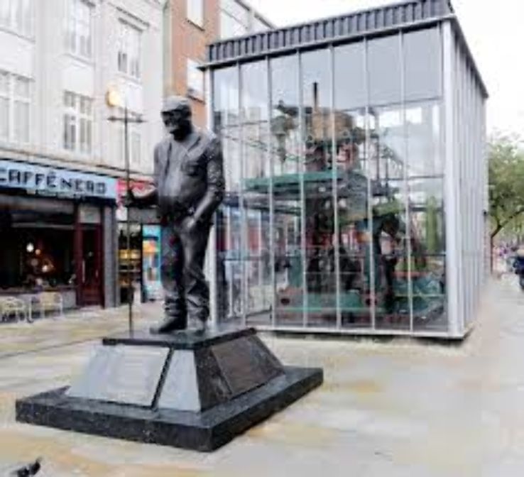 Fred Dibnah Statue Trip Packages