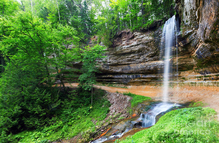 Munising Falls Trip Packages