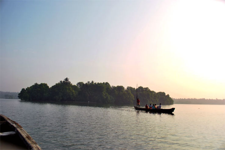 On a country boat to Golden Island! - Review of Ponnumthuruthu Island,  Varkala Town, India - Tripadvisor