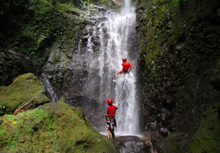 Rappelling in Dawki Trip Packages