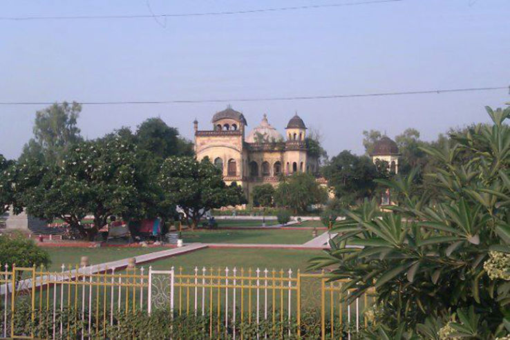 Begum Hazrat Mahal Park Trip Packages