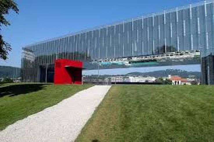 Lentos Art Museum Trip Packages